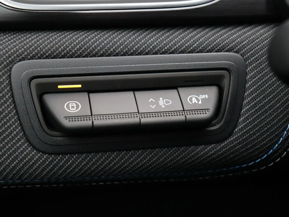 mild hybrid 160pk esprit Alpine | Stoel- en stuurverwarming | Voorruitverwarming | 360 graden camera |