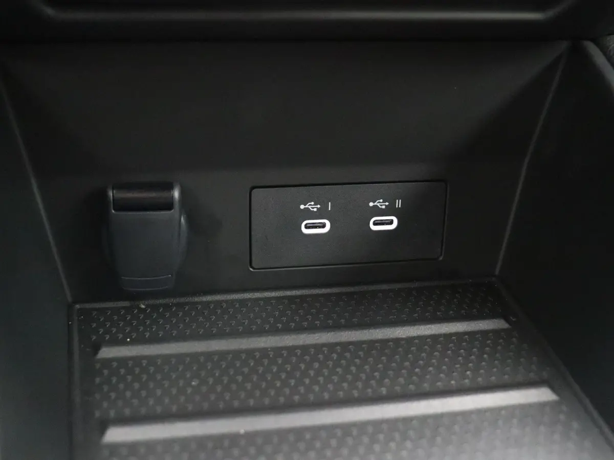 mild hybrid 160pk esprit Alpine | Stoel- en stuurverwarming | Voorruitverwarming | 360 graden camera |