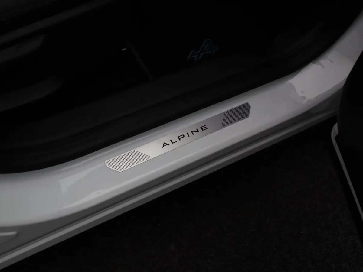 mild hybrid 160pk esprit Alpine | Stoel- en stuurverwarming | Voorruitverwarming | 360 graden camera |