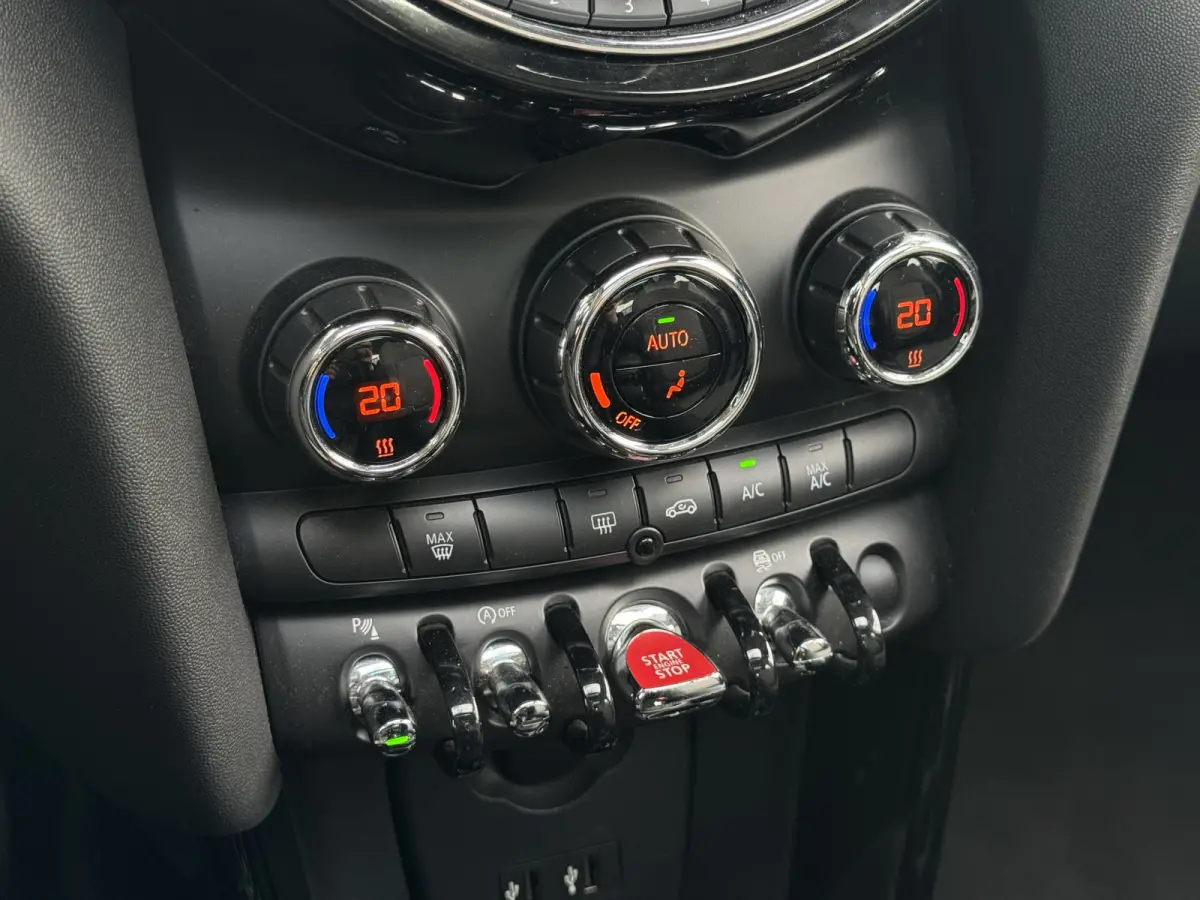 Mini 1.5 Business Edition PANO, CARPLAY, PDC, LED, 2019 FACELIFT