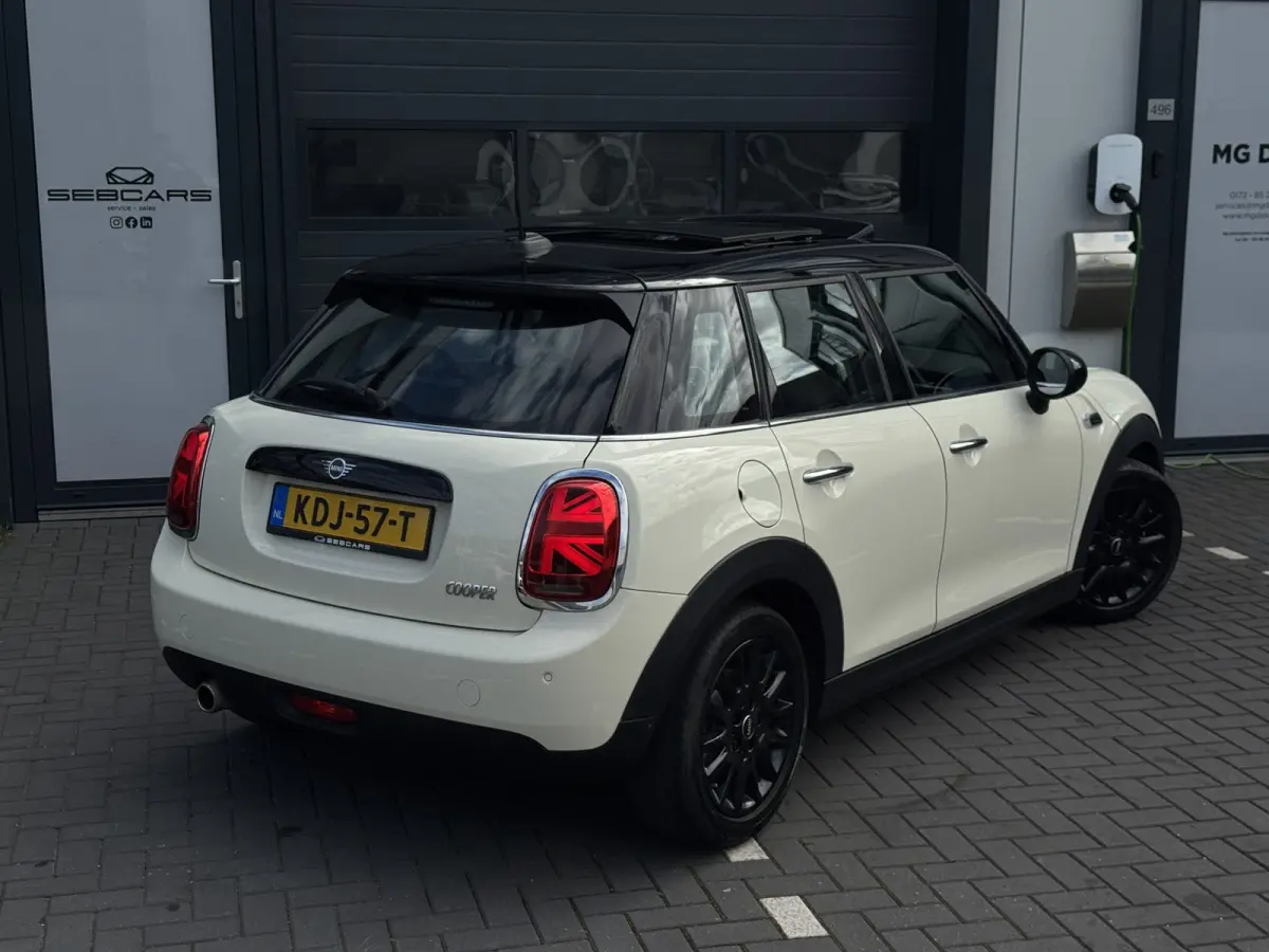 Mini 1.5 Business Edition PANO, CARPLAY, PDC, LED, 2019 FACELIFT