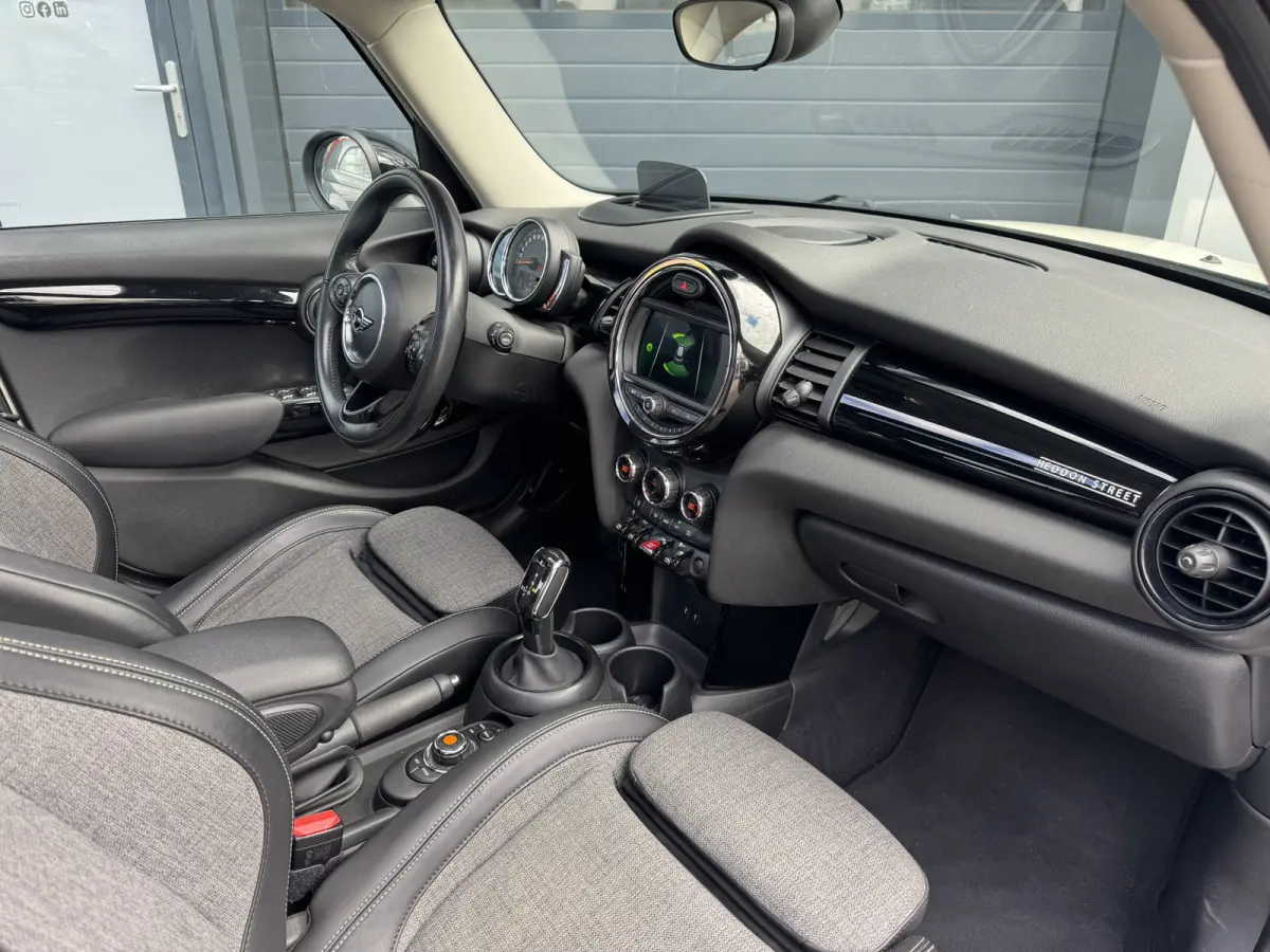 Mini 1.5 Business Edition PANO, CARPLAY, PDC, LED, 2019 FACELIFT