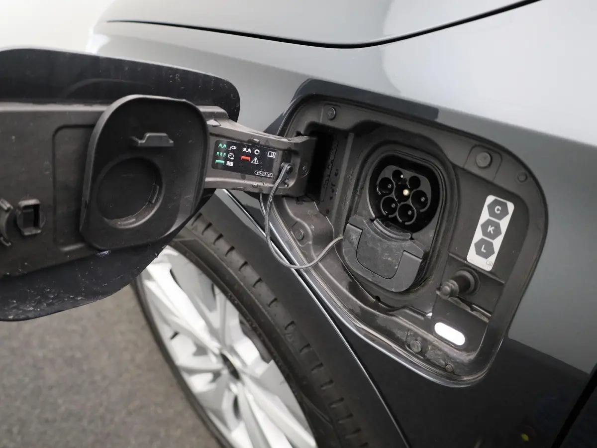 40 TFSI e Advanced edition l Adaptive cruise control l Achteruitrijcamera l SONOS Premium met 3D-geluid l Elektr. voorstoelen geh. best. l Climate control l Navigatie l Trekhaak l Stoelverwa