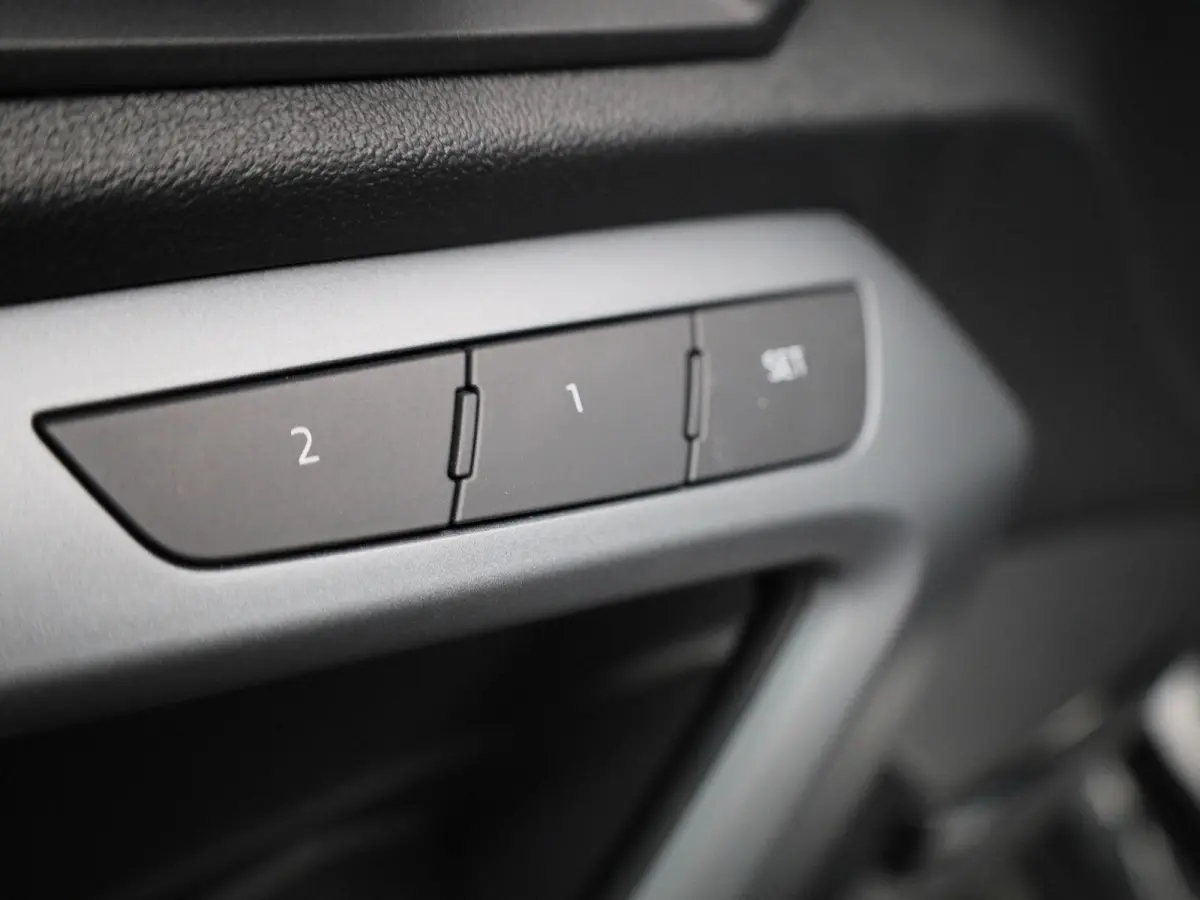 40 TFSI e Advanced edition l Adaptive cruise control l Achteruitrijcamera l SONOS Premium met 3D-geluid l Elektr. voorstoelen geh. best. l Climate control l Navigatie l Trekhaak l Stoelverwa