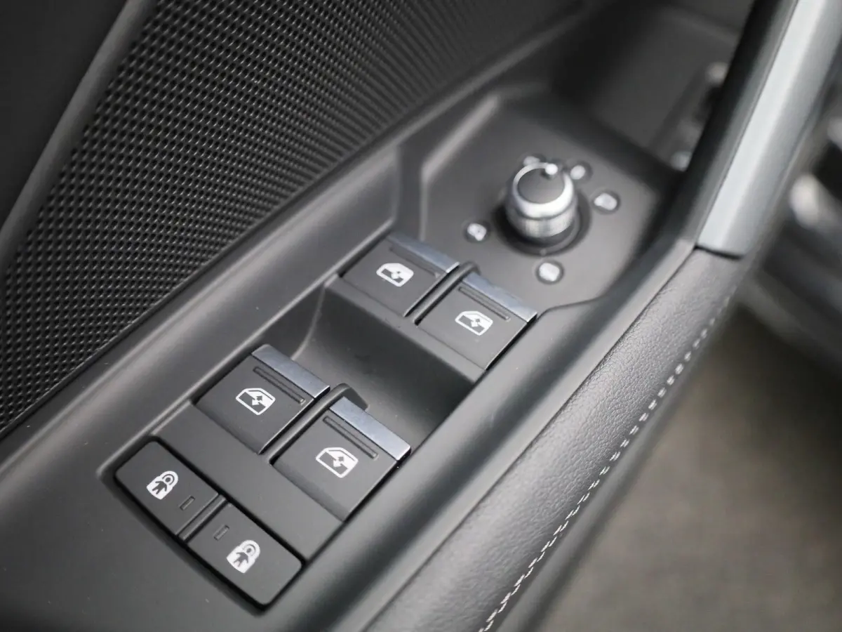 40 TFSI e Advanced edition l Adaptive cruise control l Achteruitrijcamera l SONOS Premium met 3D-geluid l Elektr. voorstoelen geh. best. l Climate control l Navigatie l Trekhaak l Stoelverwa
