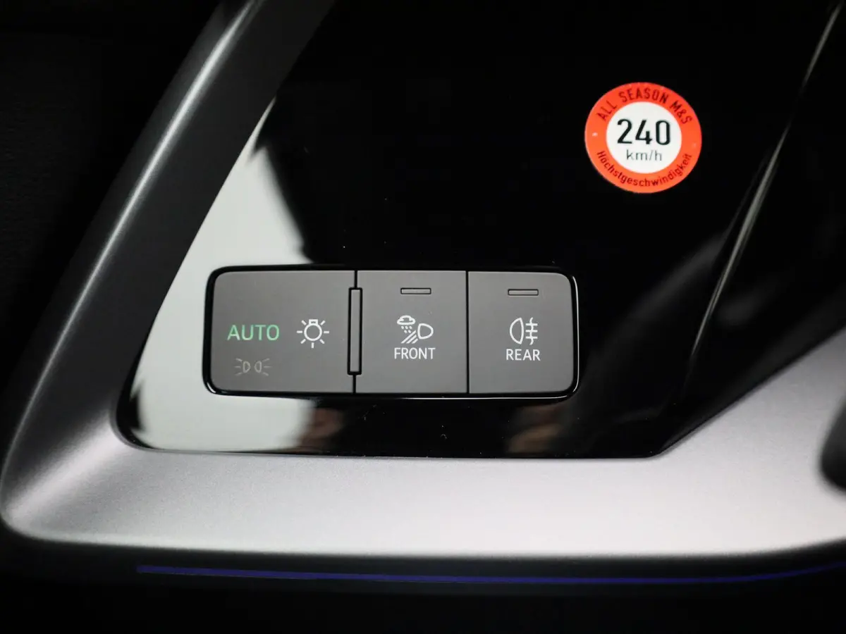 40 TFSI e Advanced edition l Adaptive cruise control l Achteruitrijcamera l SONOS Premium met 3D-geluid l Elektr. voorstoelen geh. best. l Climate control l Navigatie l Trekhaak l Stoelverwa