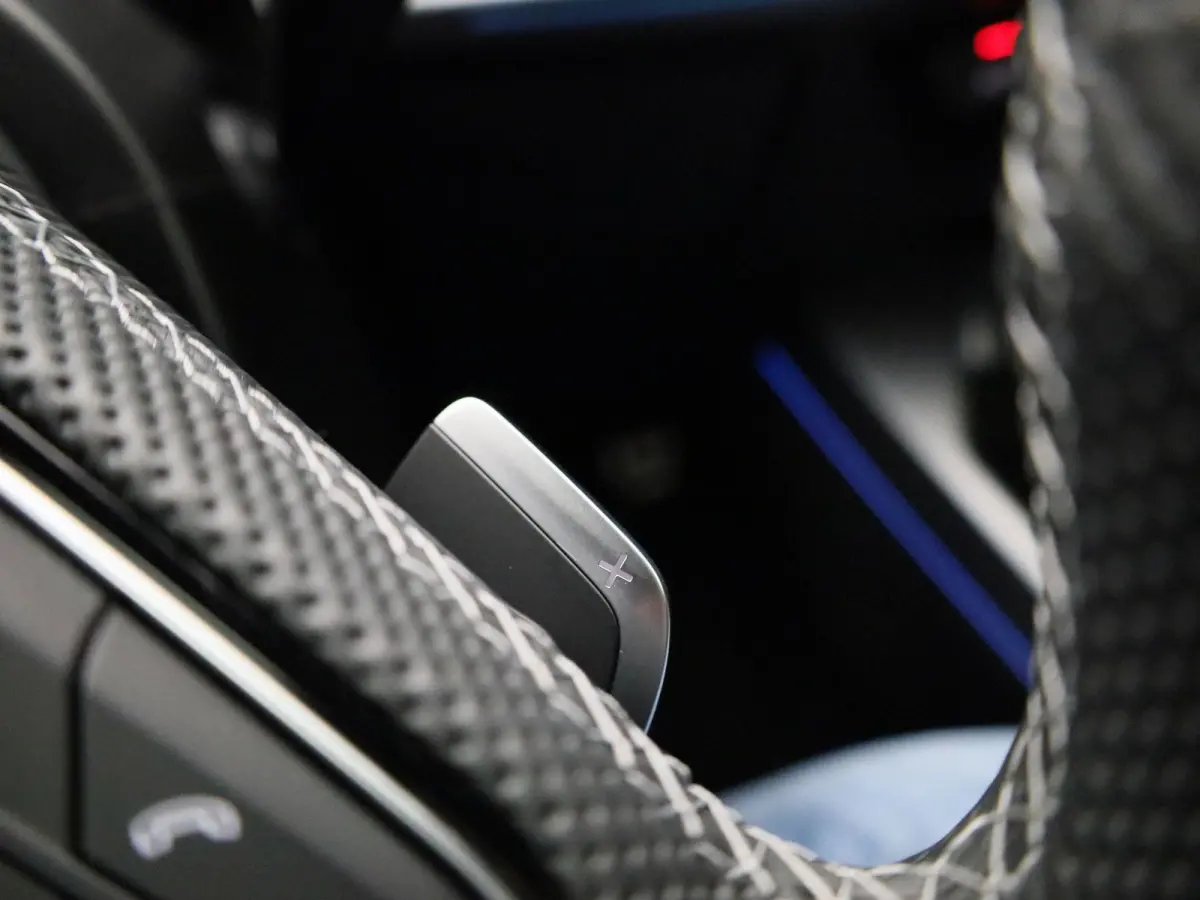 40 TFSI e Advanced edition l Adaptive cruise control l Achteruitrijcamera l SONOS Premium met 3D-geluid l Elektr. voorstoelen geh. best. l Climate control l Navigatie l Trekhaak l Stoelverwa