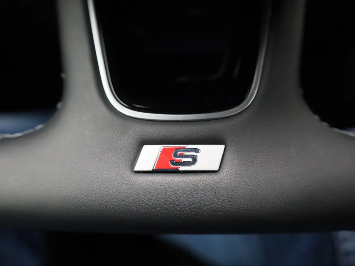 40 TFSI e Advanced edition l Adaptive cruise control l Achteruitrijcamera l SONOS Premium met 3D-geluid l Elektr. voorstoelen geh. best. l Climate control l Navigatie l Trekhaak l Stoelverwa