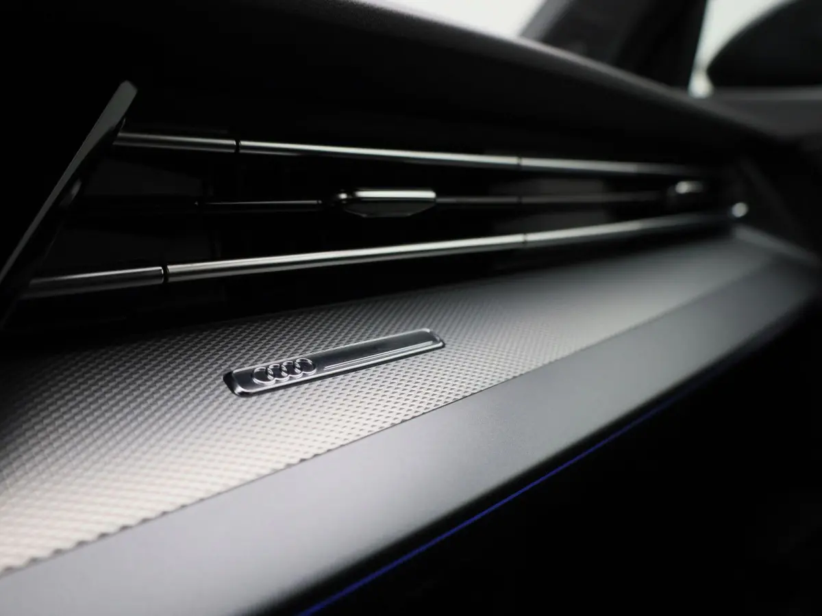 40 TFSI e Advanced edition l Adaptive cruise control l Achteruitrijcamera l SONOS Premium met 3D-geluid l Elektr. voorstoelen geh. best. l Climate control l Navigatie l Trekhaak l Stoelverwa