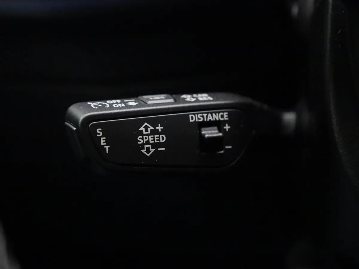 40 TFSI e Advanced edition l Adaptive cruise control l Achteruitrijcamera l SONOS Premium met 3D-geluid l Elektr. voorstoelen geh. best. l Climate control l Navigatie l Trekhaak l Stoelverwa