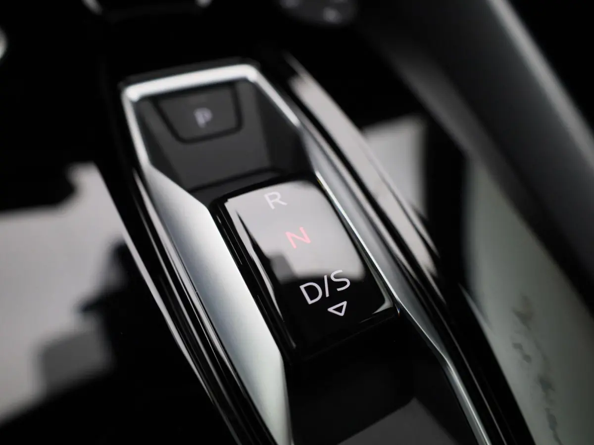 40 TFSI e Advanced edition l Adaptive cruise control l Achteruitrijcamera l SONOS Premium met 3D-geluid l Elektr. voorstoelen geh. best. l Climate control l Navigatie l Trekhaak l Stoelverwa