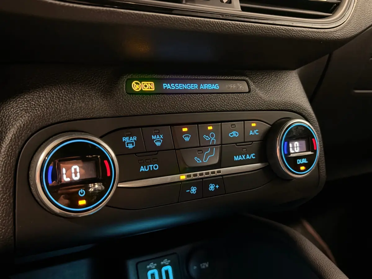 1.0 EcoBoost Hybrid ST Line X Business | LED | CAR PLAY |