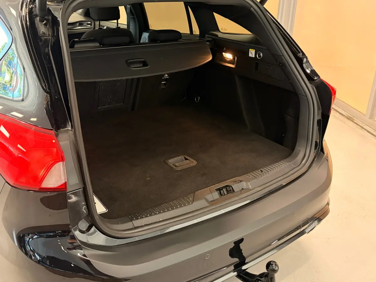 1.0 EcoBoost Hybrid ST Line X Business | LED | CAR PLAY |