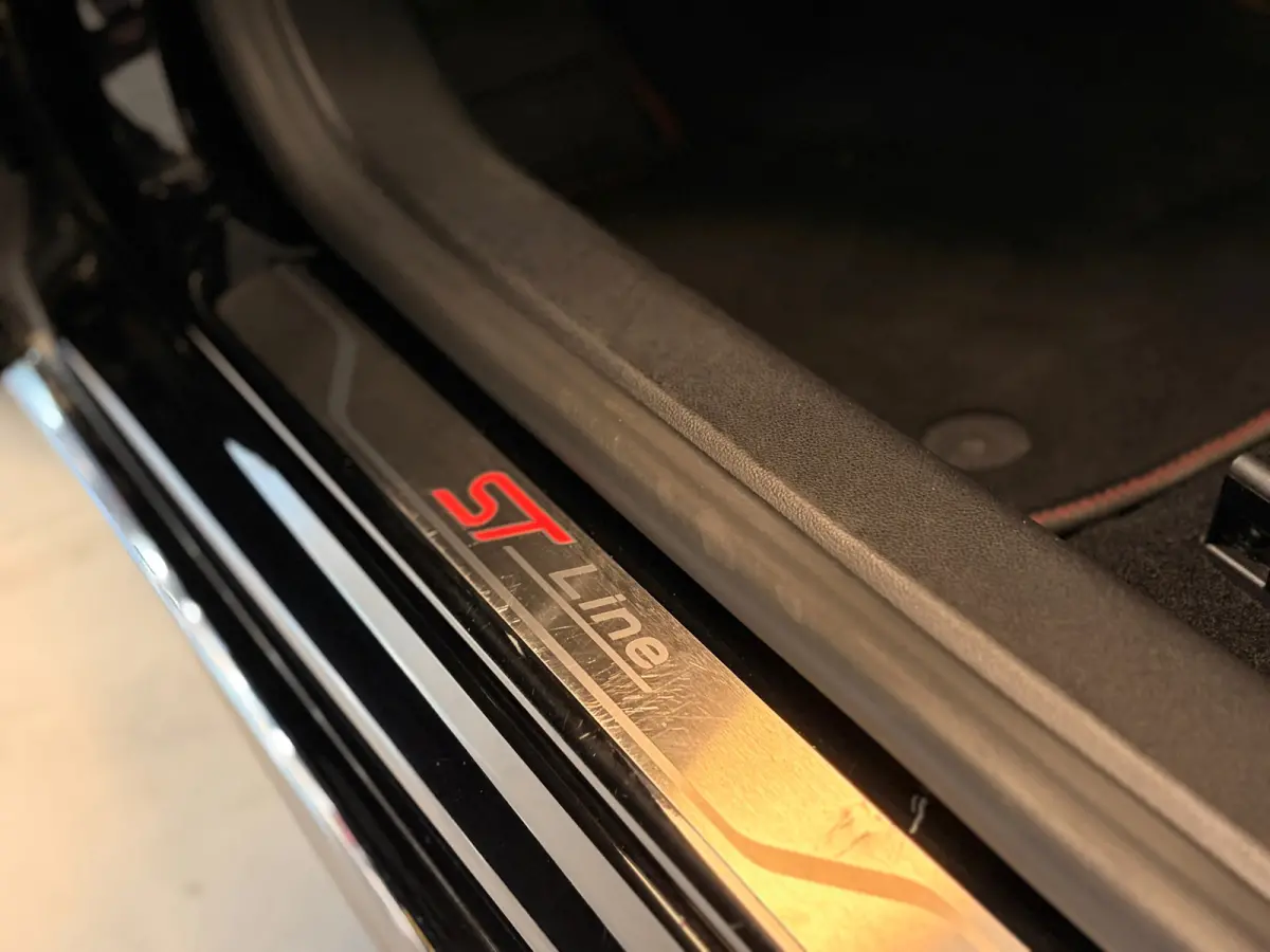 1.0 EcoBoost Hybrid ST Line X Business | LED | CAR PLAY |
