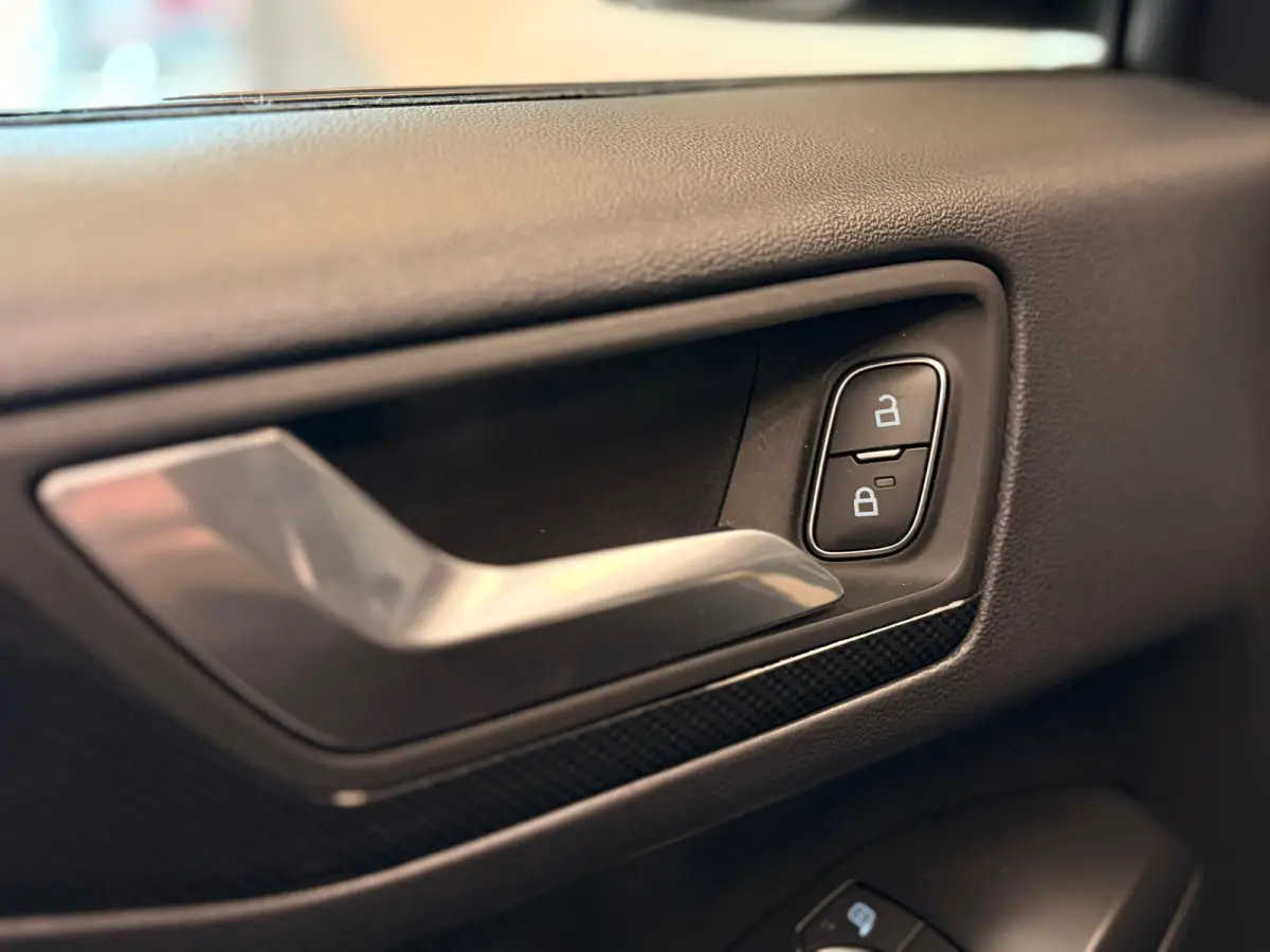 1.0 EcoBoost Hybrid ST Line X Business | LED | CAR PLAY |