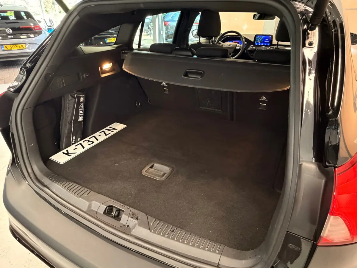 1.0 EcoBoost Hybrid ST Line X Business | LED | CAR PLAY |