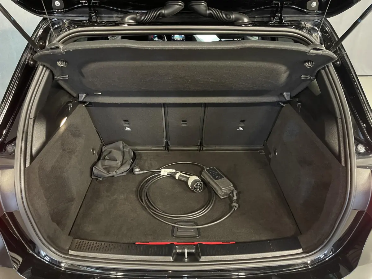 250 e Business Solution AMG Limited Night Pakket 18''/Sfeerverlichting/DAB/PDC v+a/Stoelverwarming/Climate/Apple Carplay & Android Auto