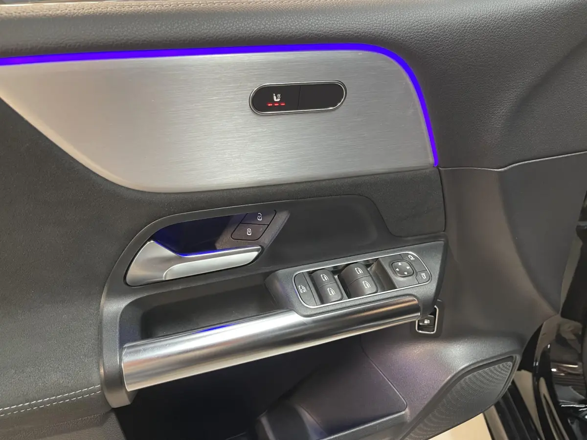 250 e Business Solution AMG Limited Night Pakket 18''/Sfeerverlichting/DAB/PDC v+a/Stoelverwarming/Climate/Apple Carplay & Android Auto
