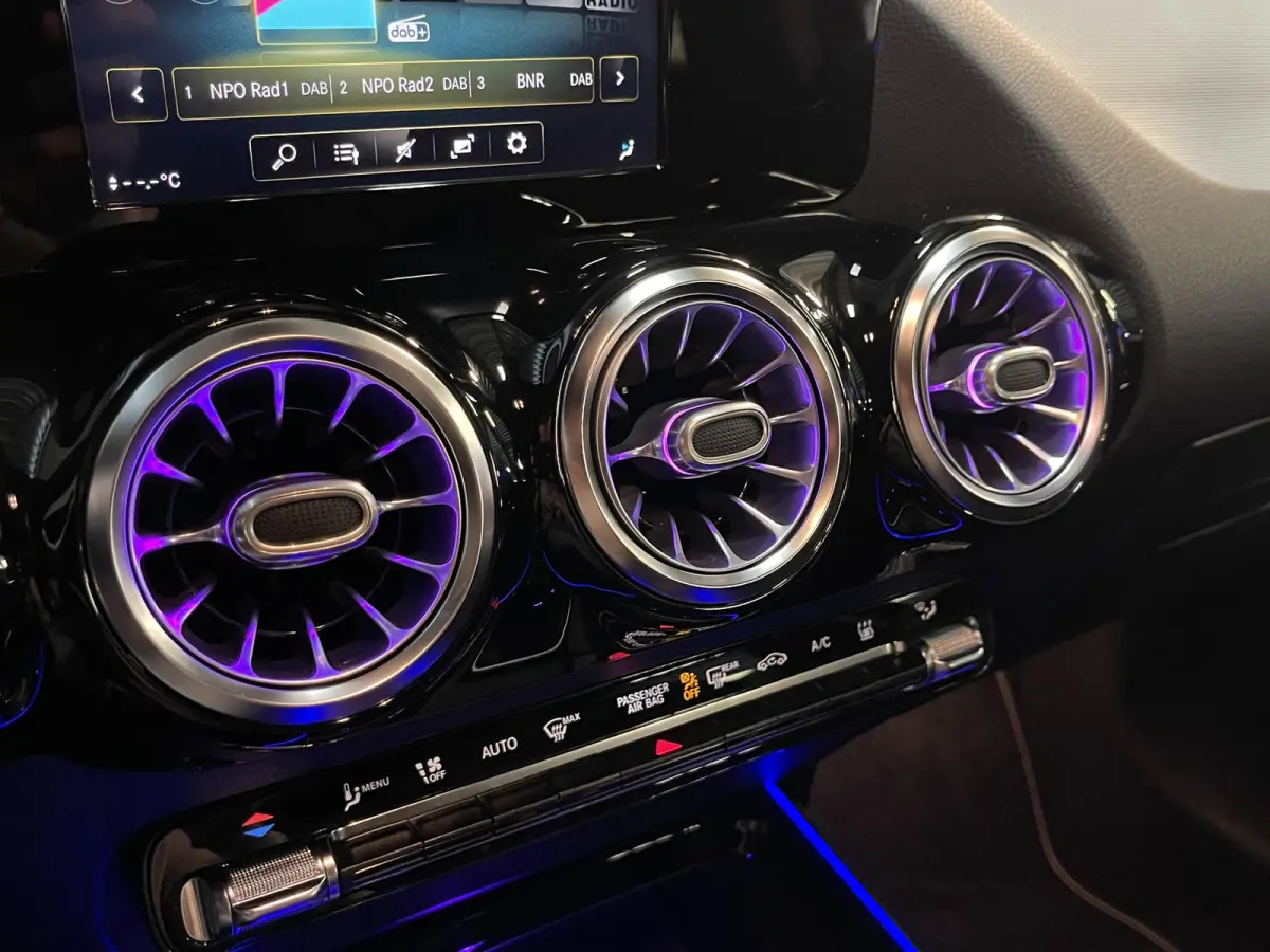 250 e Business Solution AMG Limited Night Pakket 18''/Sfeerverlichting/DAB/PDC v+a/Stoelverwarming/Climate/Apple Carplay & Android Auto