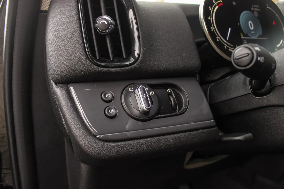 1.5 Cooper Essential | 1e eigenaar | NL auto | Driving Assistant | Camera | Sportstuur | Keyless entry | Stoelverwarming | LED | Carplay | DAB | Navigatie | PDC