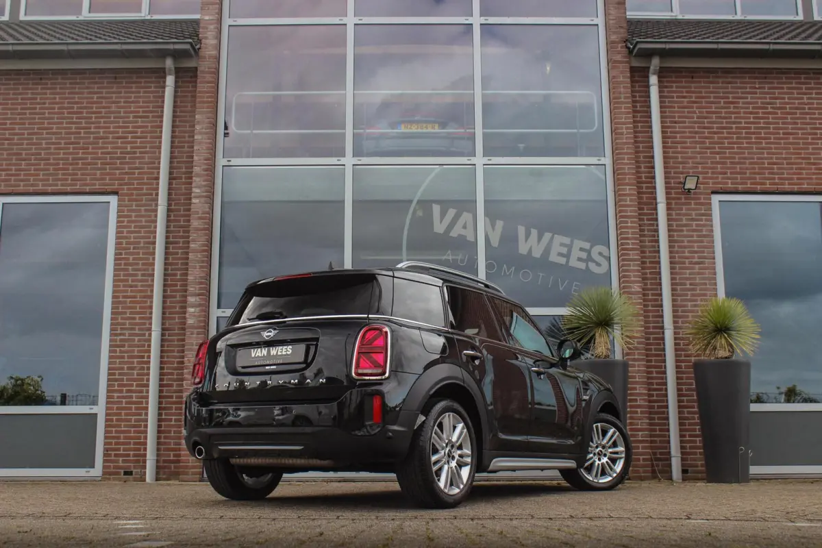 1.5 Cooper Essential | 1e eigenaar | NL auto | Driving Assistant | Camera | Sportstuur | Keyless entry | Stoelverwarming | LED | Carplay | DAB | Navigatie | PDC