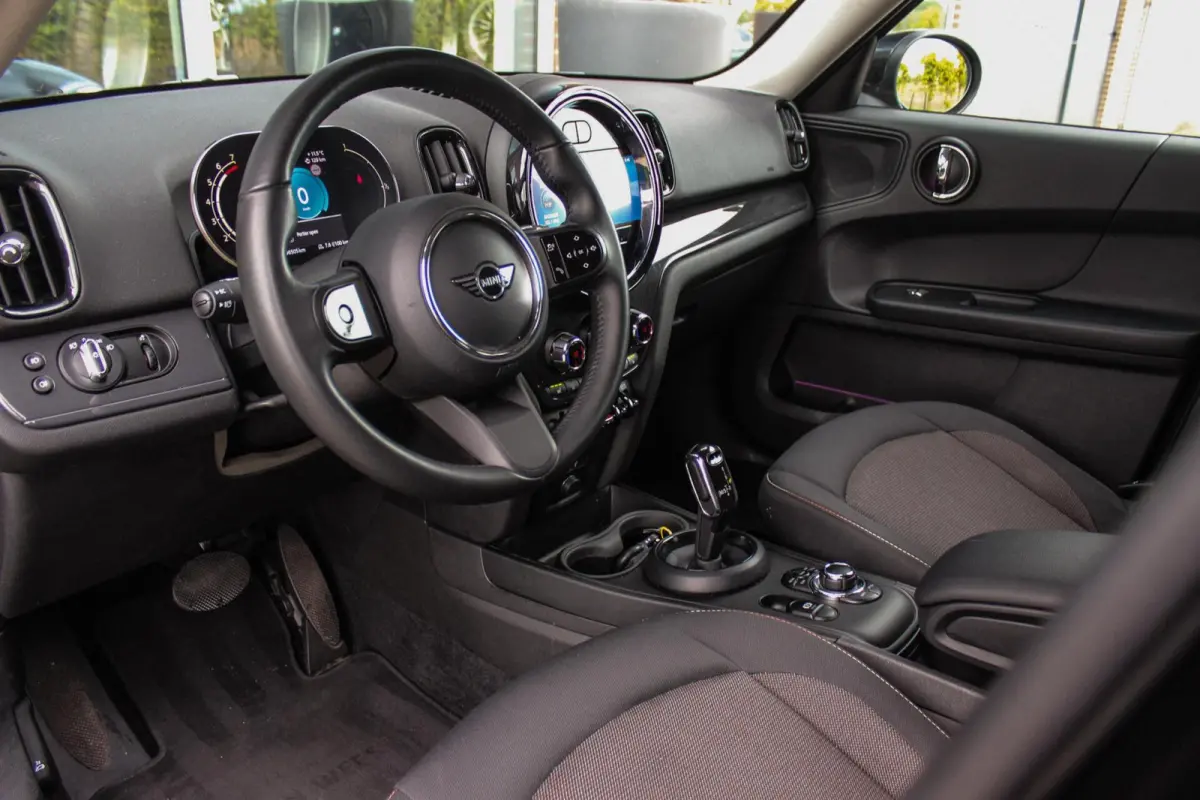 1.5 Cooper Essential | 1e eigenaar | NL auto | Driving Assistant | Camera | Sportstuur | Keyless entry | Stoelverwarming | LED | Carplay | DAB | Navigatie | PDC