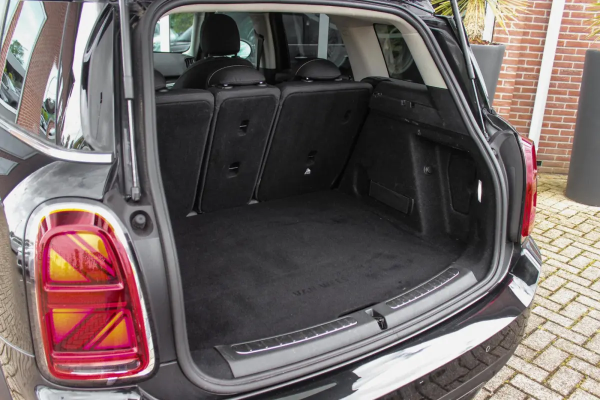 1.5 Cooper Essential | 1e eigenaar | NL auto | Driving Assistant | Camera | Sportstuur | Keyless entry | Stoelverwarming | LED | Carplay | DAB | Navigatie | PDC