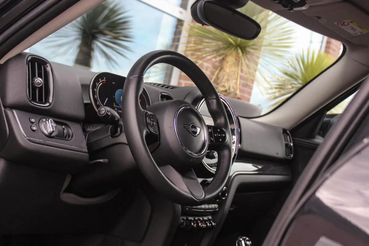 1.5 Cooper Essential | 1e eigenaar | NL auto | Driving Assistant | Camera | Sportstuur | Keyless entry | Stoelverwarming | LED | Carplay | DAB | Navigatie | PDC