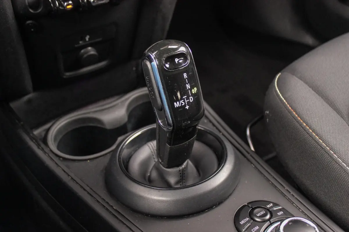 1.5 Cooper Essential | 1e eigenaar | NL auto | Driving Assistant | Camera | Sportstuur | Keyless entry | Stoelverwarming | LED | Carplay | DAB | Navigatie | PDC