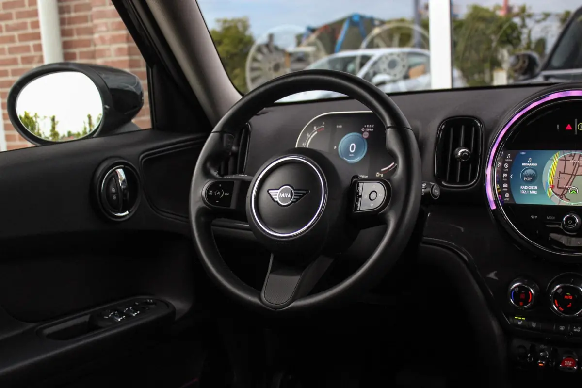 1.5 Cooper Essential | 1e eigenaar | NL auto | Driving Assistant | Camera | Sportstuur | Keyless entry | Stoelverwarming | LED | Carplay | DAB | Navigatie | PDC