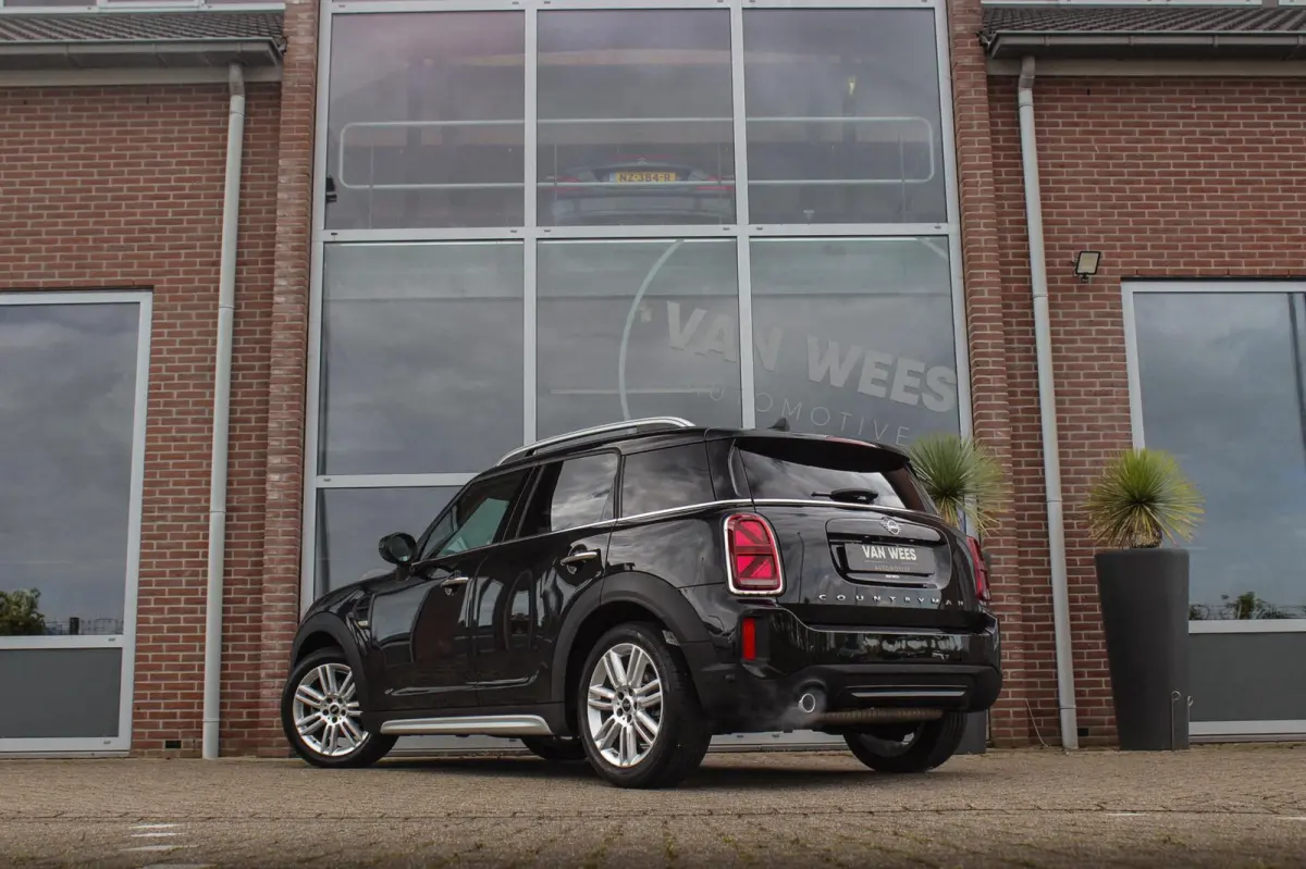 1.5 Cooper Essential | 1e eigenaar | NL auto | Driving Assistant | Camera | Sportstuur | Keyless entry | Stoelverwarming | LED | Carplay | DAB | Navigatie | PDC