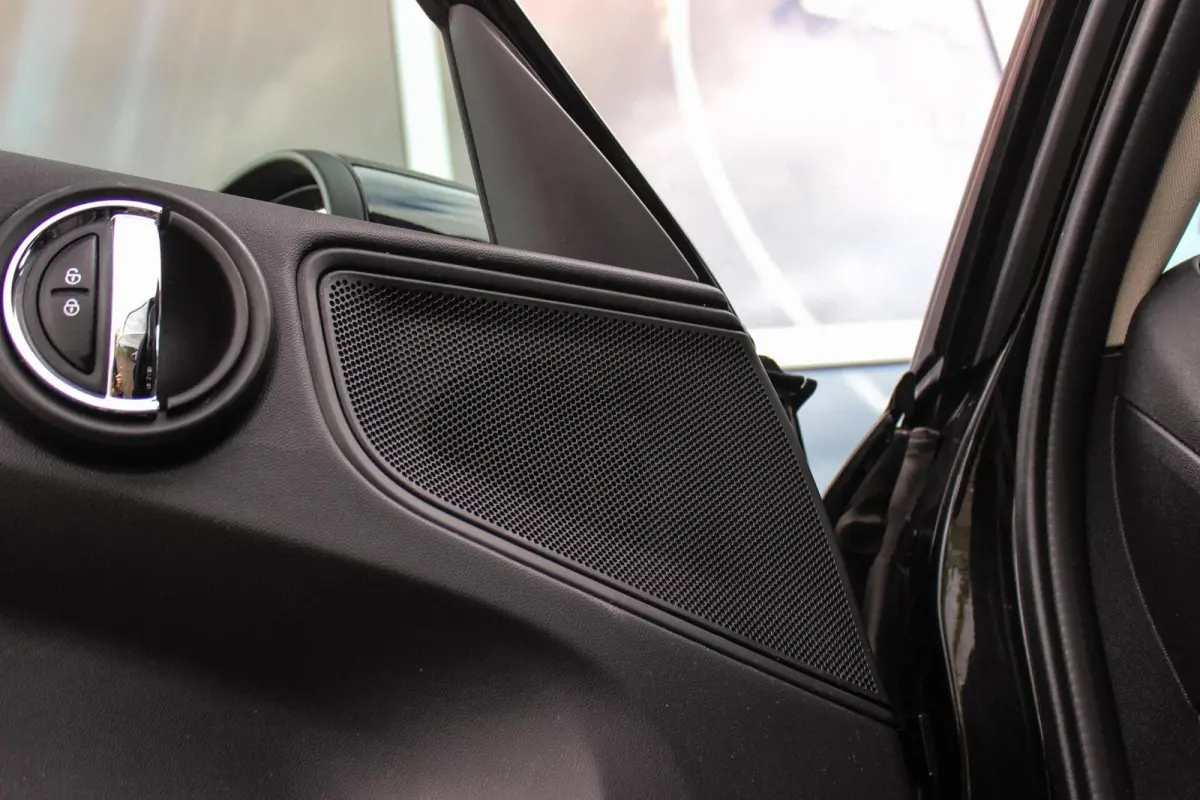 1.5 Cooper Essential | 1e eigenaar | NL auto | Driving Assistant | Camera | Sportstuur | Keyless entry | Stoelverwarming | LED | Carplay | DAB | Navigatie | PDC