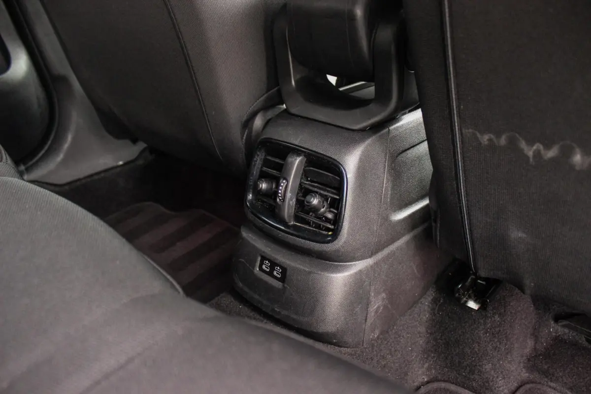 1.5 Cooper Essential | 1e eigenaar | NL auto | Driving Assistant | Camera | Sportstuur | Keyless entry | Stoelverwarming | LED | Carplay | DAB | Navigatie | PDC