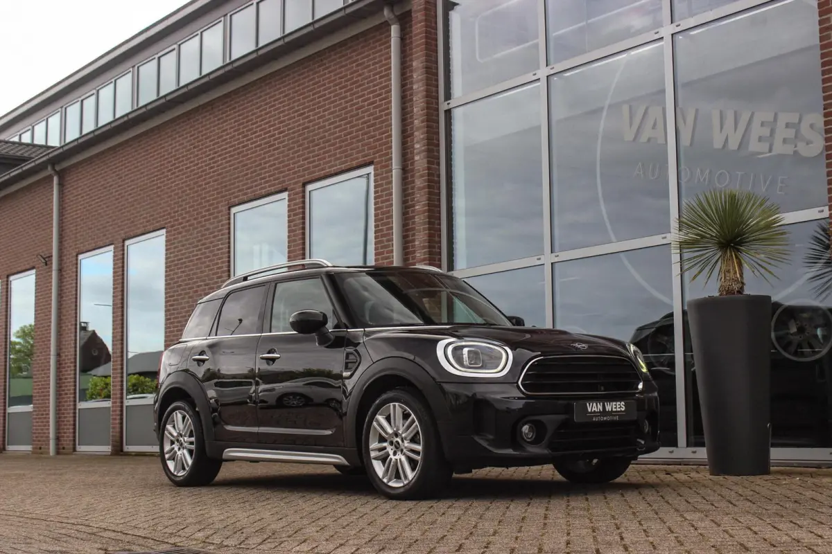 1.5 Cooper Essential | 1e eigenaar | NL auto | Driving Assistant | Camera | Sportstuur | Keyless entry | Stoelverwarming | LED | Carplay | DAB | Navigatie | PDC