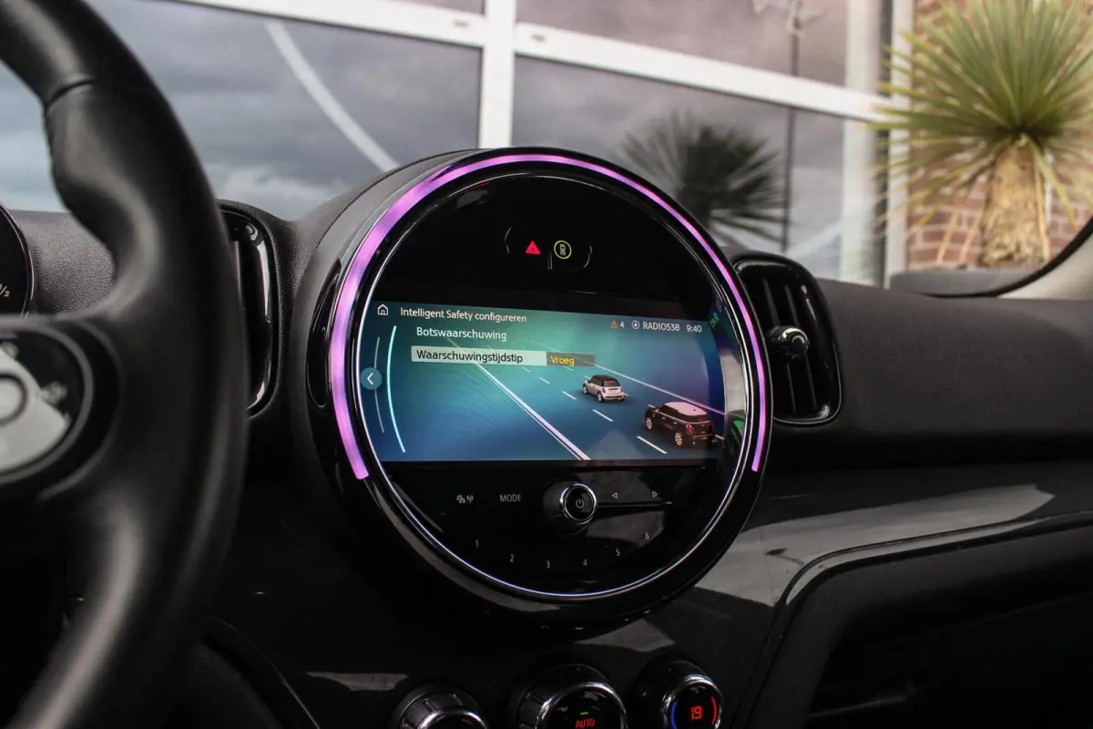 1.5 Cooper Essential | 1e eigenaar | NL auto | Driving Assistant | Camera | Sportstuur | Keyless entry | Stoelverwarming | LED | Carplay | DAB | Navigatie | PDC