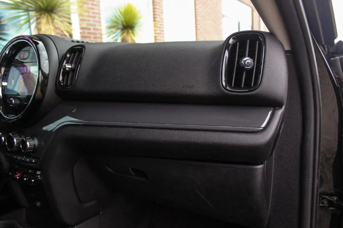 1.5 Cooper Essential | 1e eigenaar | NL auto | Driving Assistant | Camera | Sportstuur | Keyless entry | Stoelverwarming | LED | Carplay | DAB | Navigatie | PDC