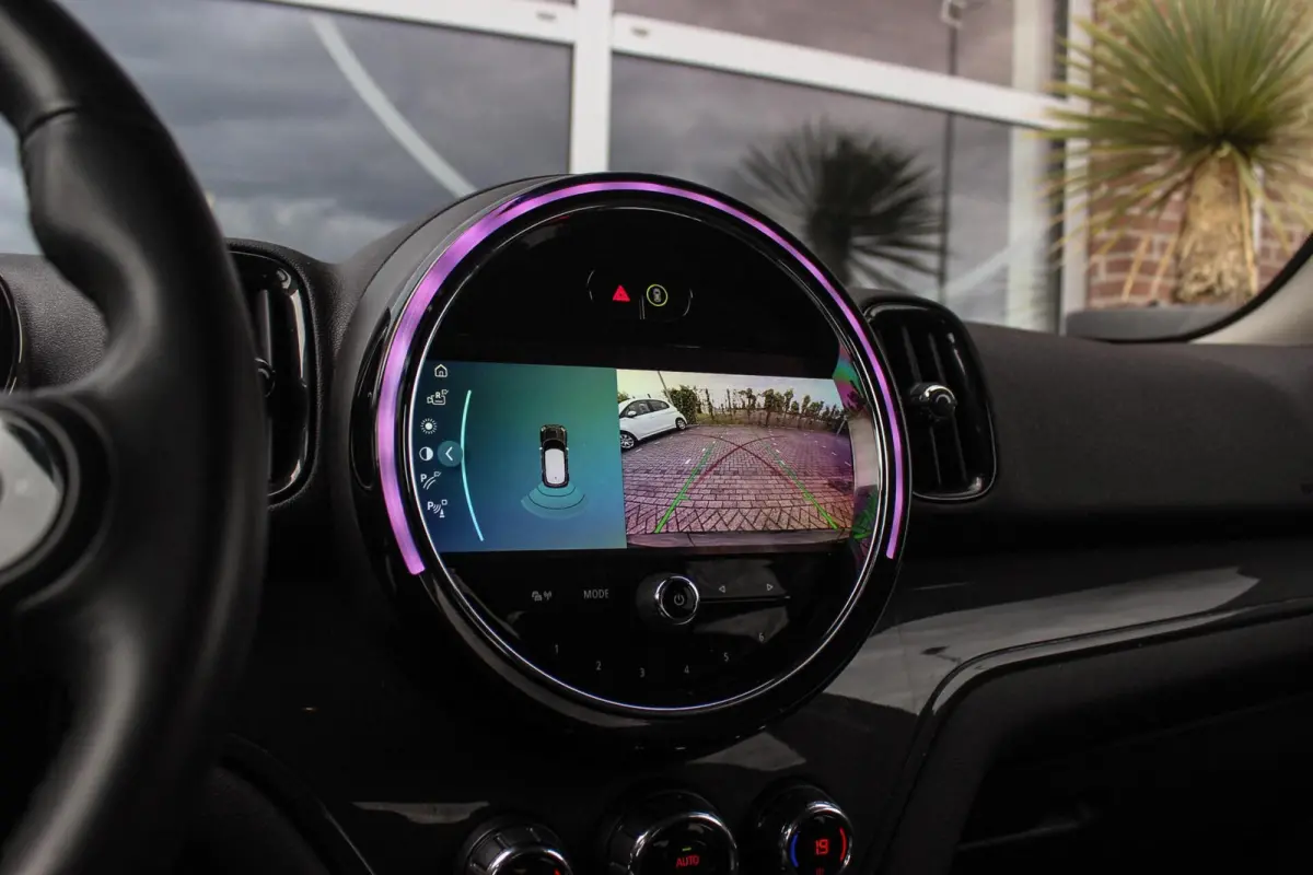 1.5 Cooper Essential | 1e eigenaar | NL auto | Driving Assistant | Camera | Sportstuur | Keyless entry | Stoelverwarming | LED | Carplay | DAB | Navigatie | PDC