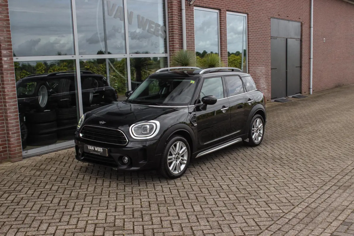 1.5 Cooper Essential | 1e eigenaar | NL auto | Driving Assistant | Camera | Sportstuur | Keyless entry | Stoelverwarming | LED | Carplay | DAB | Navigatie | PDC