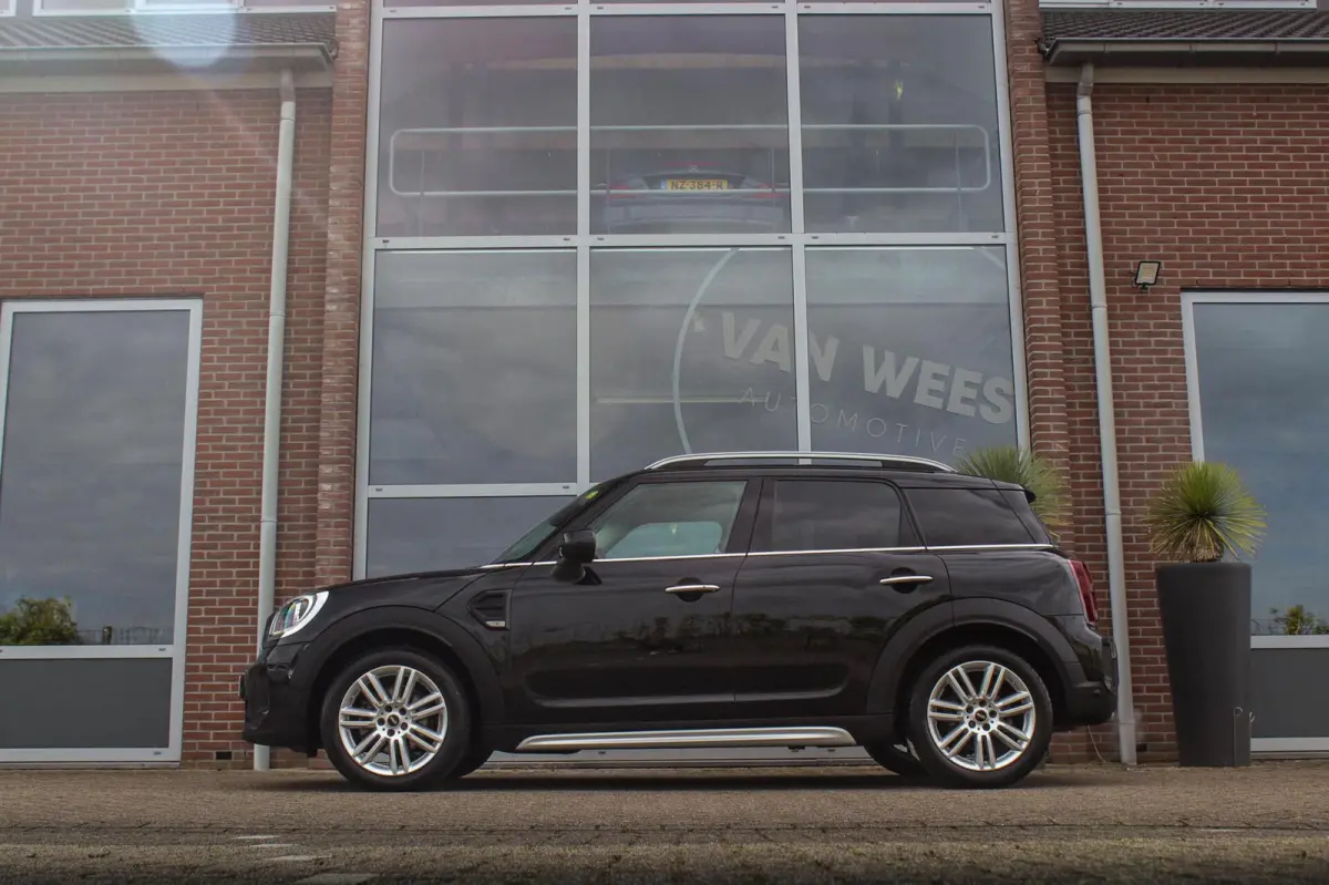 1.5 Cooper Essential | 1e eigenaar | NL auto | Driving Assistant | Camera | Sportstuur | Keyless entry | Stoelverwarming | LED | Carplay | DAB | Navigatie | PDC
