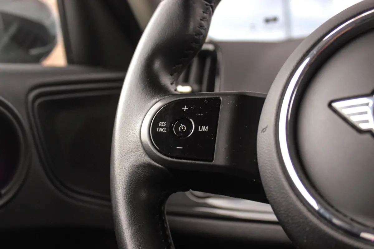 1.5 Cooper Essential | 1e eigenaar | NL auto | Driving Assistant | Camera | Sportstuur | Keyless entry | Stoelverwarming | LED | Carplay | DAB | Navigatie | PDC