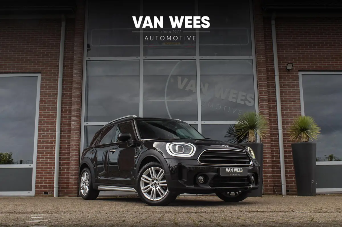 1.5 Cooper Essential | 1e eigenaar | NL auto | Driving Assistant | Camera | Sportstuur | Keyless entry | Stoelverwarming | LED | Carplay | DAB | Navigatie | PDC