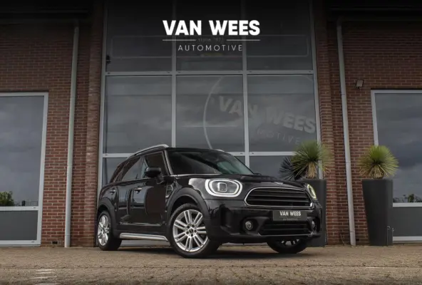 1.5 Cooper Essential | 1e eigenaar | NL auto | Driving Assistant | Camera | Sportstuur | Keyless entry | Stoelverwarming | LED | Carplay | DAB | Navigatie | PDC