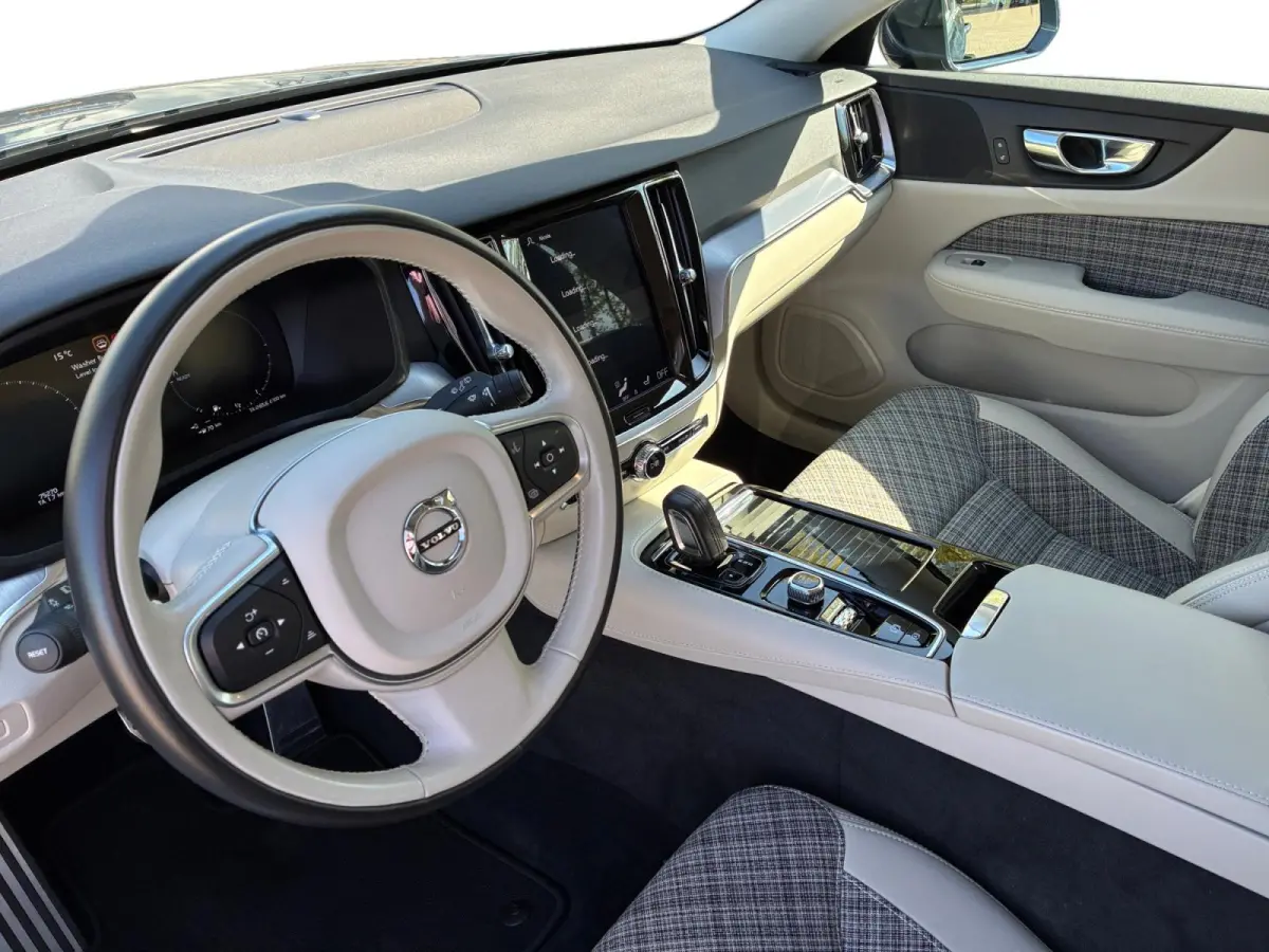 2.0 T6 Twin Engine AWD R-Design