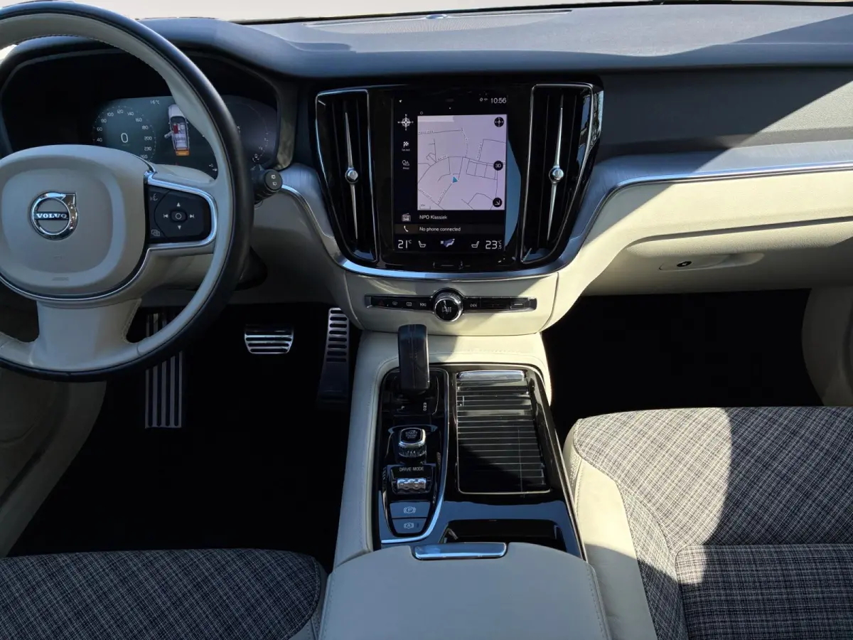 2.0 T6 Twin Engine AWD R-Design