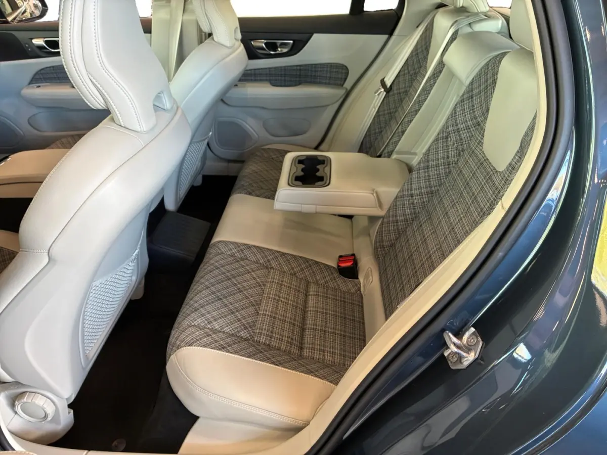 2.0 T6 Twin Engine AWD R-Design