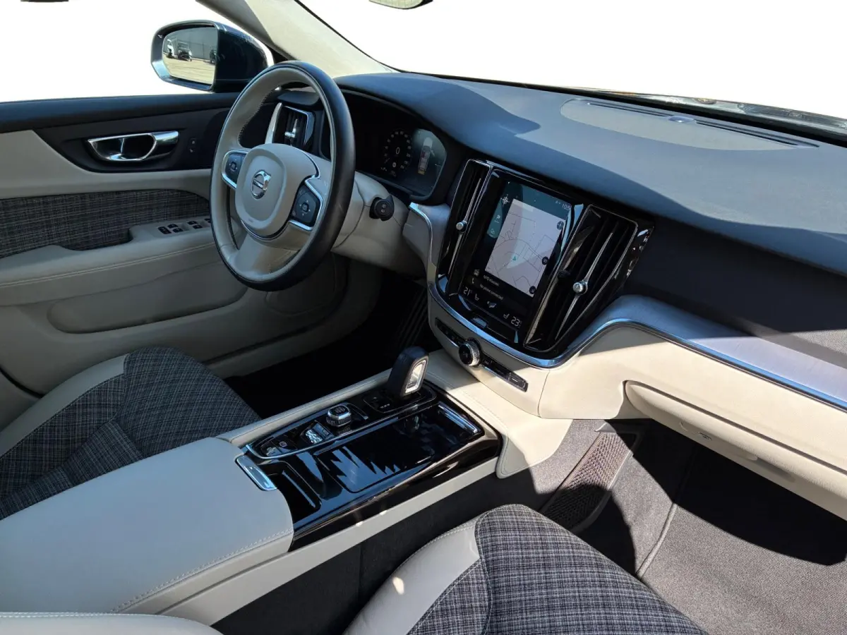2.0 T6 Twin Engine AWD R-Design