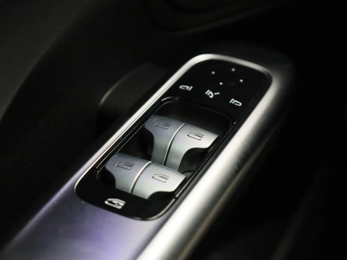 180 AMG Line | ACHTERUITRIJCAMERA | ELEKTRISCHE KOFFERKLEP | APPLE CARPLAY - ANDROID AUTO | STOELVERWARMING | MEMORY SEATS |