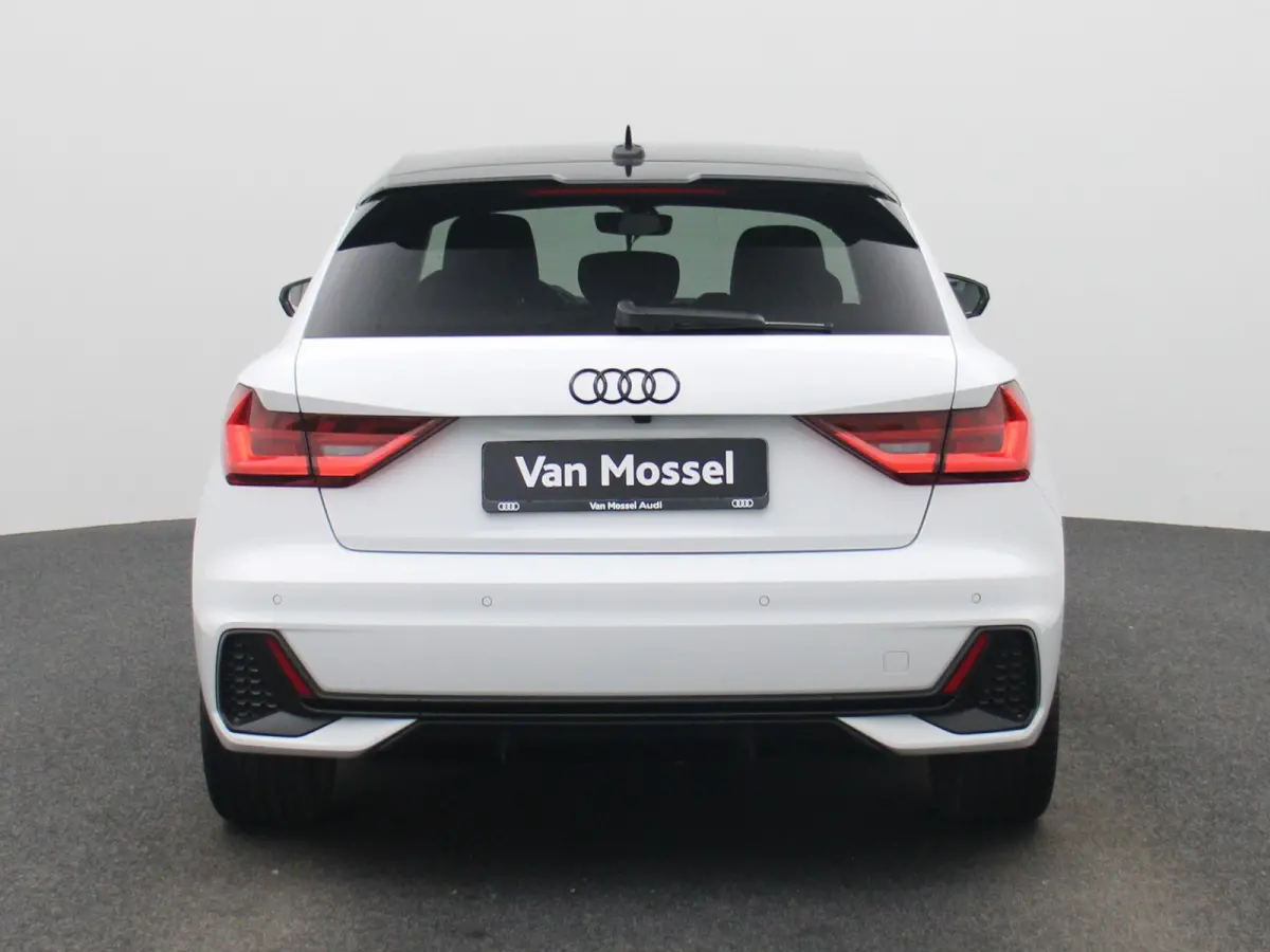 30 TFSI S edition 116 PK | S-line | Automaat | Navigatie | Camera | Cruise Control | Climate Control | Sfeerverlichting | Lichtmetalen velgen |