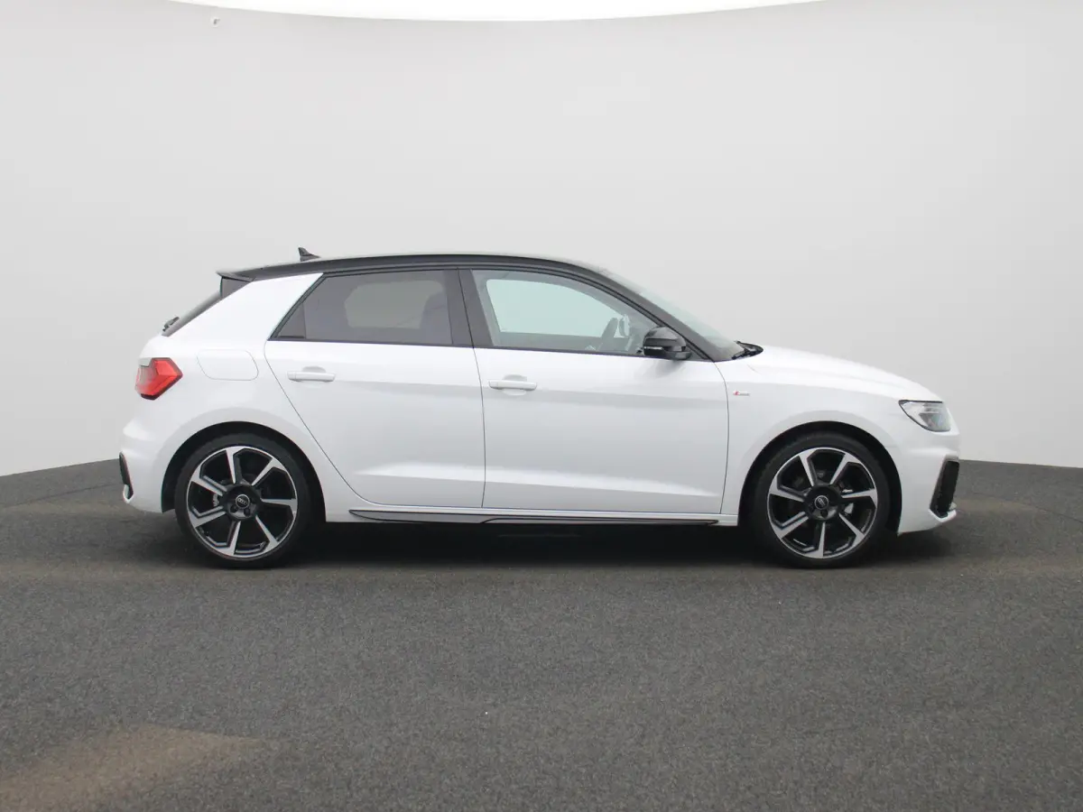 30 TFSI S edition 116 PK | S-line | Automaat | Navigatie | Camera | Cruise Control | Climate Control | Sfeerverlichting | Lichtmetalen velgen |
