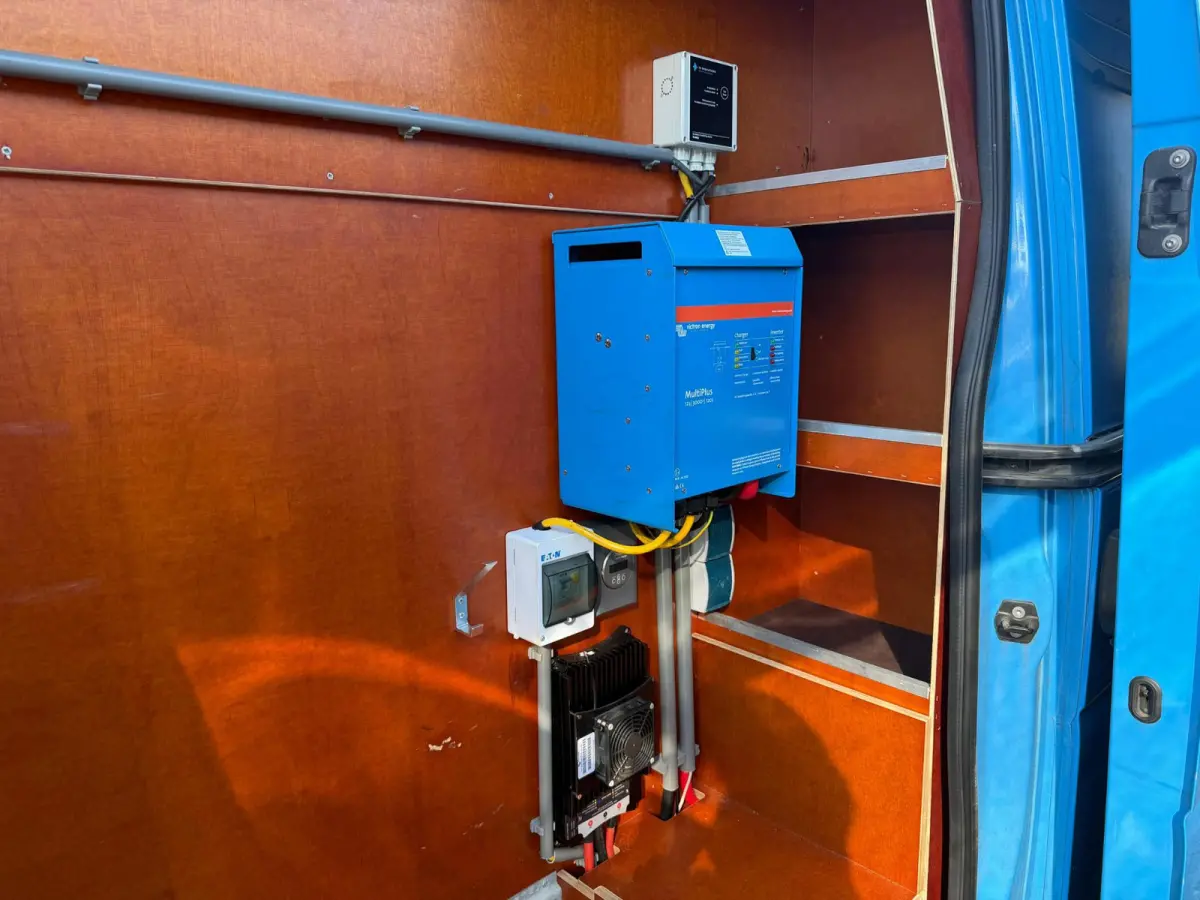 T35 2.3 DCI 130 PK L2H2 + 2 SCHUIFDEUREN | 220V OMVORMER | WP INRICHTING | TREKHAAK 2500 KG